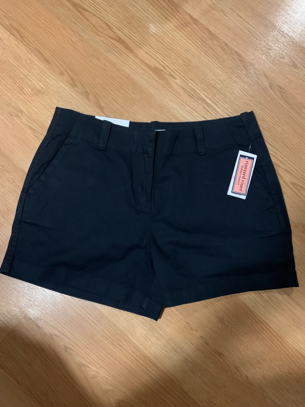Vineyard Vines women’s black shorts